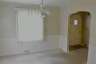 231 Trumbull Ave NE, Warren, OH 44483 - Photo 6