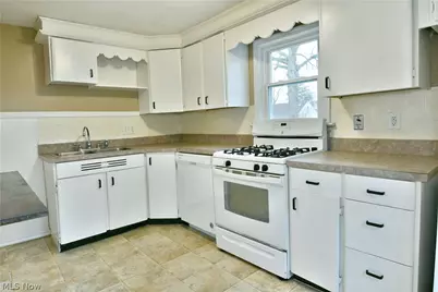 1787 Bonnie Brae Avenue NE, Warren, OH 44483 - Photo 8