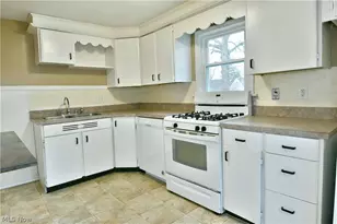 1787 Bonnie Brae Ave NE, Warren, OH 44483 - Photo 8