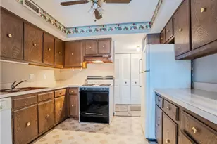 6260 Greenwood Pkwy Pkwy, Sagamore Hills, OH 44067 - Photo 4