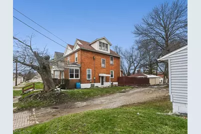 233 W Cambridge Street, Alliance, OH 44601 - Photo 2