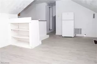 923 Baughman St, Akron, OH 44320 - Photo 4