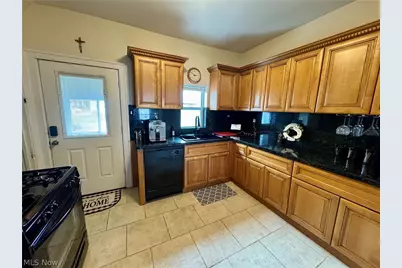 10606 Langton Avenue, Garfield Heights, OH 44125 - Photo 6