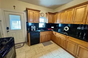 10606 Langton Ave, Garfield Heights, OH 44125 - Photo 6
