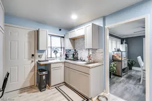 3130 E Overlook Rd, Cleveland Heights, OH 44118 - Photo 6