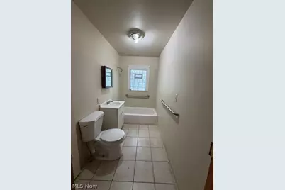 1561 Bradford, Warren, OH 44485 - Photo 8