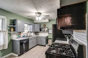 13513 York Blvd, Garfield Heights, OH 44125 - Photo 12