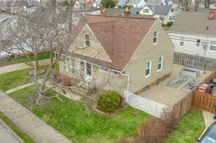 85 E 205th St, Euclid, OH 44123 - Photo 4