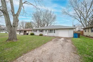 151 N Yorkshire Blvd, Austintown, OH 44515 - Photo 2