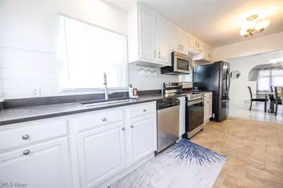 6502 Farnsworth Drive, Parma, OH 44129 - Photo 14