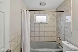 12912 Maplerow Ave, Garfield Heights, OH 44105 - Photo 16