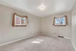 6432 Ambrose Dr, Mentor, OH 44060 - Photo 12
