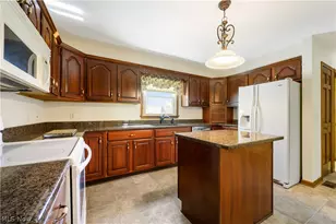 3364 Waterford Ave NW, Canton, OH 44708 - Photo 12