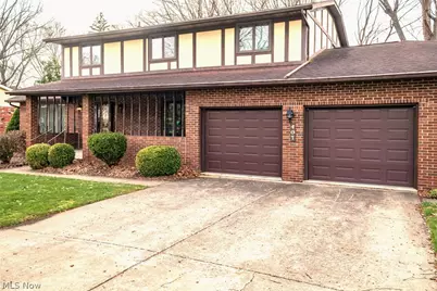 407 Eastbury Avenue NE, North Canton, OH 44720 - Photo 2