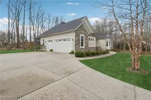 380 Crown Ridge Dr, Cuyahoga Falls, OH 44223 - Photo 2