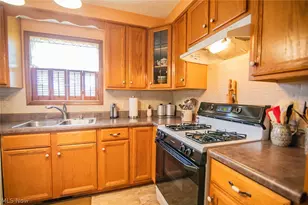 808 28th St, Vienna, WV 26105 - Photo 14