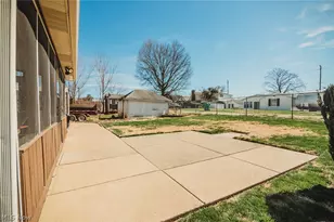 808 28th St, Vienna, WV 26105 - Photo 46