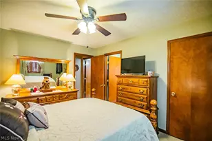 808 28th St, Vienna, WV 26105 - Photo 32
