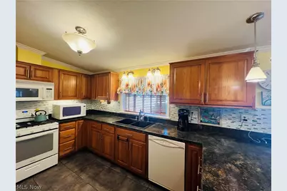 10552 Shasta Drive, Chardon, OH 44024 - Photo 4