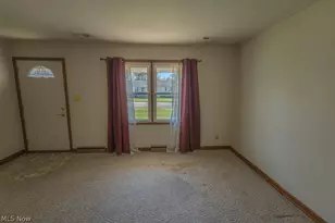 143 Riverview Dr, Marietta, OH 45750 - Photo 2