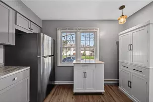 5236 Creekside Blvd, Brunswick Hills, OH 44212 - Photo 6