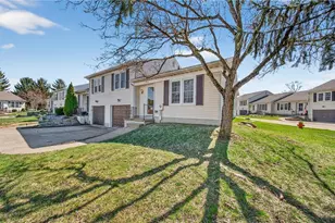 5236 Creekside Blvd, Brunswick Hills, OH 44212 - Photo 2