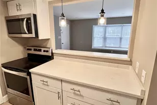 6910 Carriage Hill Dr, Brecksville, OH 44141 - Photo 4