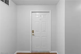 23003 Chandlers Ln, Olmsted Falls, OH 44138 - Photo 6