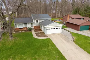 26772 Skyline Dr, Olmsted Twp, OH 44138 - Photo 2