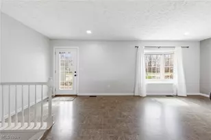 26772 Skyline Dr, Olmsted Twp, OH 44138 - Photo 4