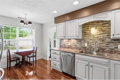 889 Lynnhaven Lane, Akron, OH 44313 - Photo 10