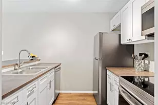 10524 Clifton Blvd, Loveland, OH 44102 - Photo 8