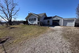 10131 Columbus Rd NE, Louisville, OH 44641 - Photo 2