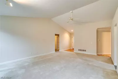 4046 Lindbergh Avenue NW, Canton, OH 44718 - Photo 10