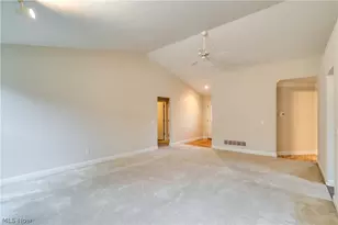 4046 Lindbergh Ave NW, Canton, OH 44718 - Photo 10