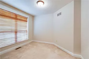 4046 Lindbergh Ave NW, Canton, OH 44718 - Photo 4