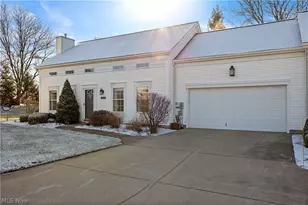 10248 Brighton Cir, Twinsburg, OH 44087 - Photo 2
