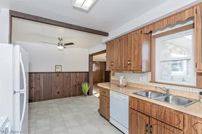 30104 Warren Road, Wickliffe, OH 44092 - Photo 12