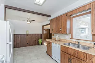 30104 Warren Rd, Wickliffe, OH 44092 - Photo 12