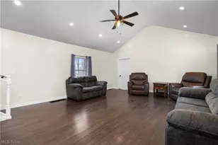 6635 Lake Ave, Elyria, OH 44035 - Photo 8