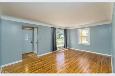13815 Cranwood Park Boulevard, Garfield Heights, OH 44125 - Photo 2