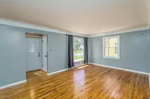 13815 Cranwood Park Blvd, Garfield Heights, OH 44125 - Photo 2