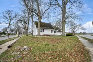 394 N Hawkins Ave, Akron, OH 44313 - Photo 2