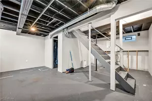 394 N Hawkins Ave, Akron, OH 44313 - Photo 36