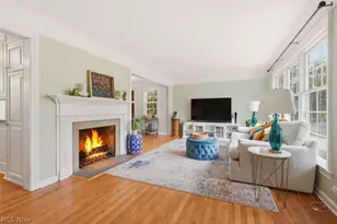 1274 Croyden Rd, Lyndhurst, OH 44124 - Photo 2