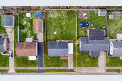 2317 40th Street NE, Canton, OH 44705 - Photo 2