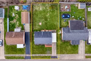 2317 40th St NE, Canton, OH 44705 - Photo 2