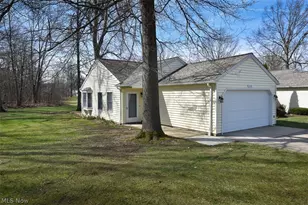 2121 Oakwood Ct, Avon, OH 44011 - Photo 2