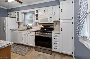 4 Lyndale Dr, Painesville Twp, OH 44077 - Photo 4