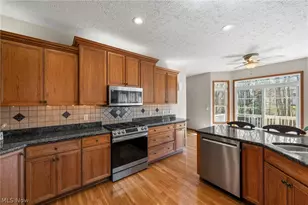 4863 Deer Run Dr, Lorain, OH 44053 - Photo 4